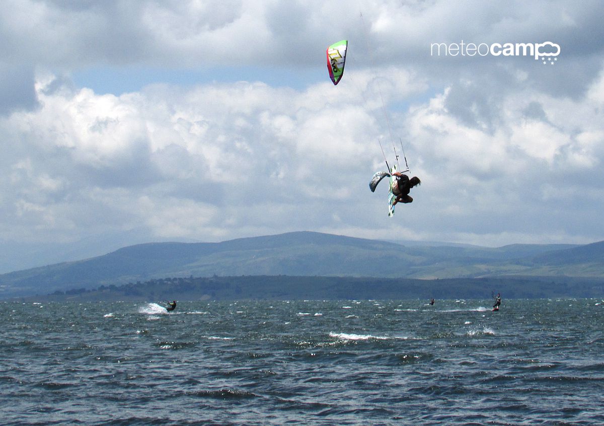 Kitesurf Embalse del Ebro / Corconte- Cabañas de Virtus