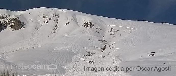Alud de placa en Cuenca Gen, en la cara sur de Pea Hijn