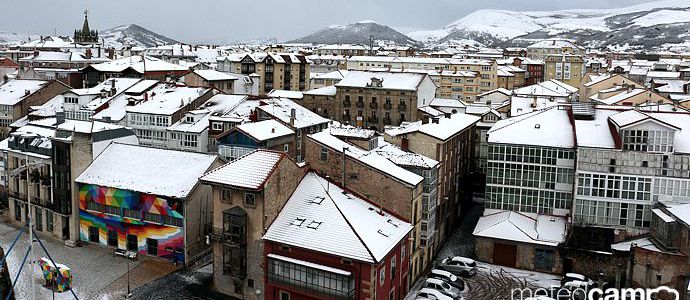 Reinosa entre 5 y 8 cm de nieve y nevando